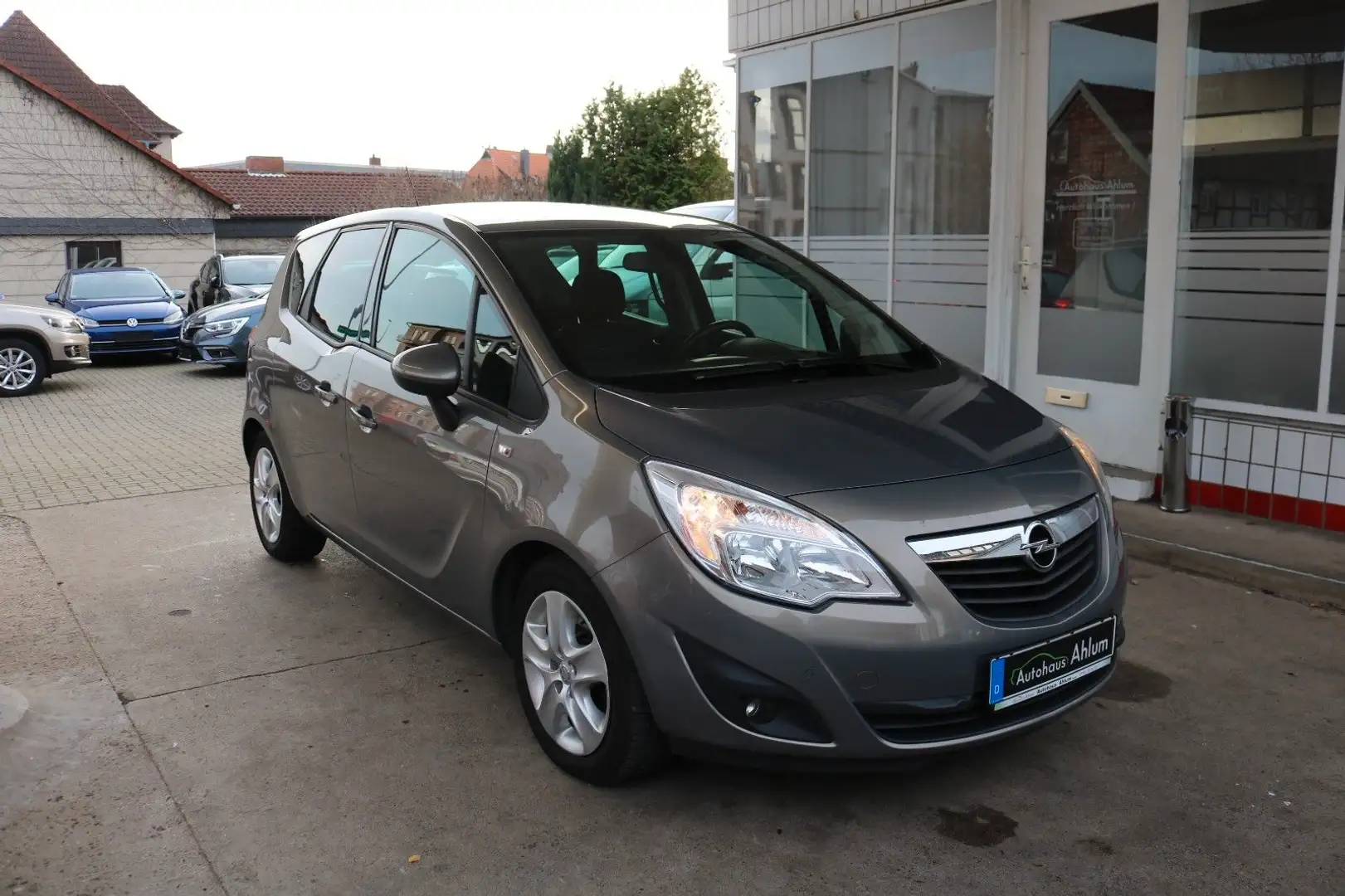 Opel Meriva B Design Edition AHK Klima PDC Tempomat Braun - 1