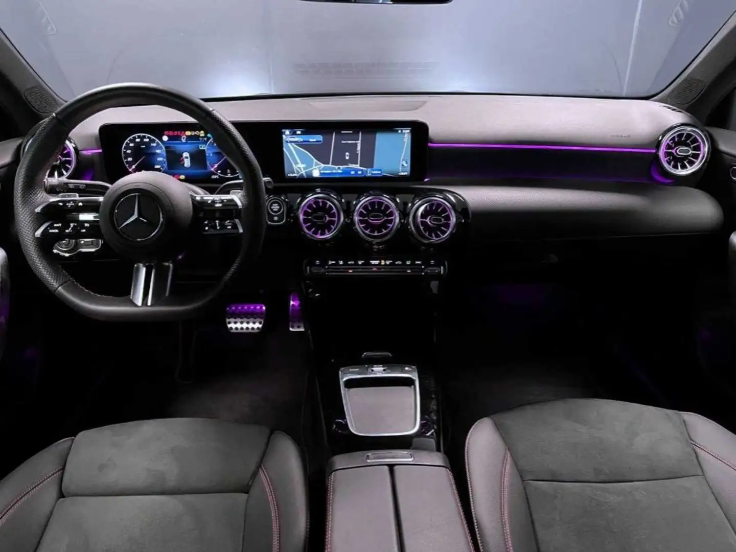 Mercedes-Benz A 200 d Automatic 4p. AMG Line Premium Negru - 1