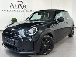 Mini Cooper SE Classic Trim Black NAV+LED+KAMERA+SHZ+KEYLESS+PP