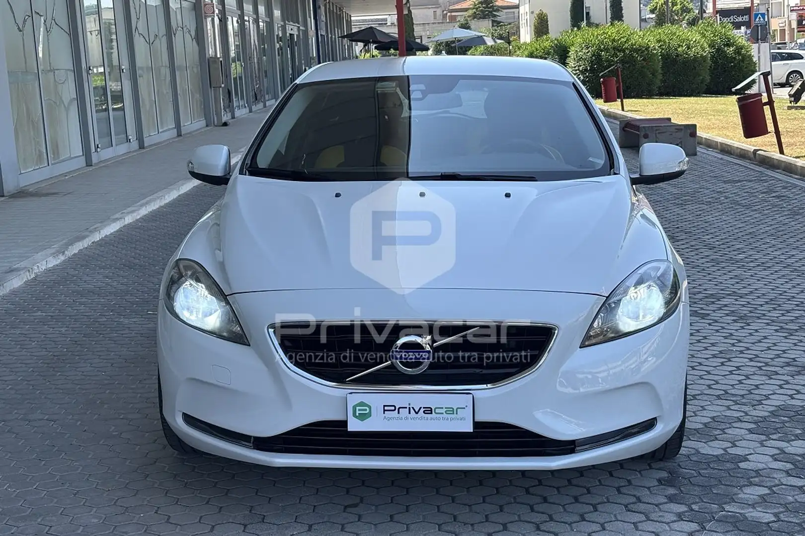 Volvo V40 V40 D2 1.6 Momentum Wit - 2