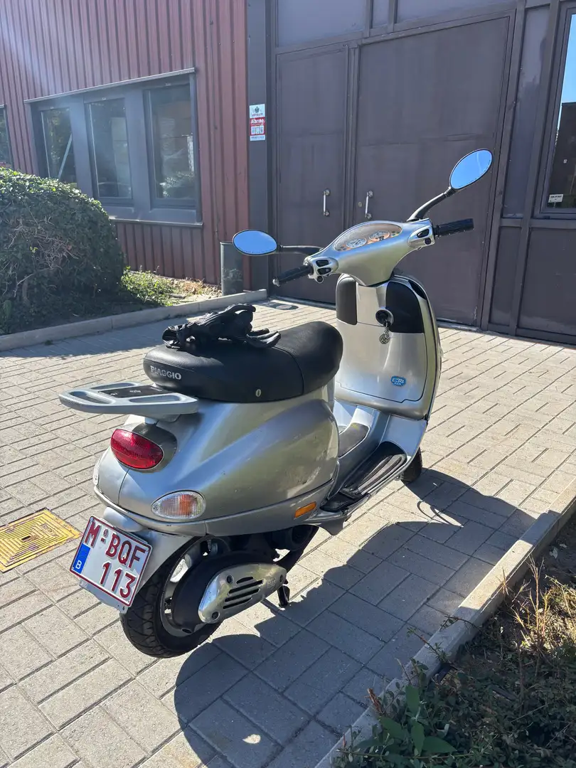 Vespa ET 4 125cc Zilver - 2