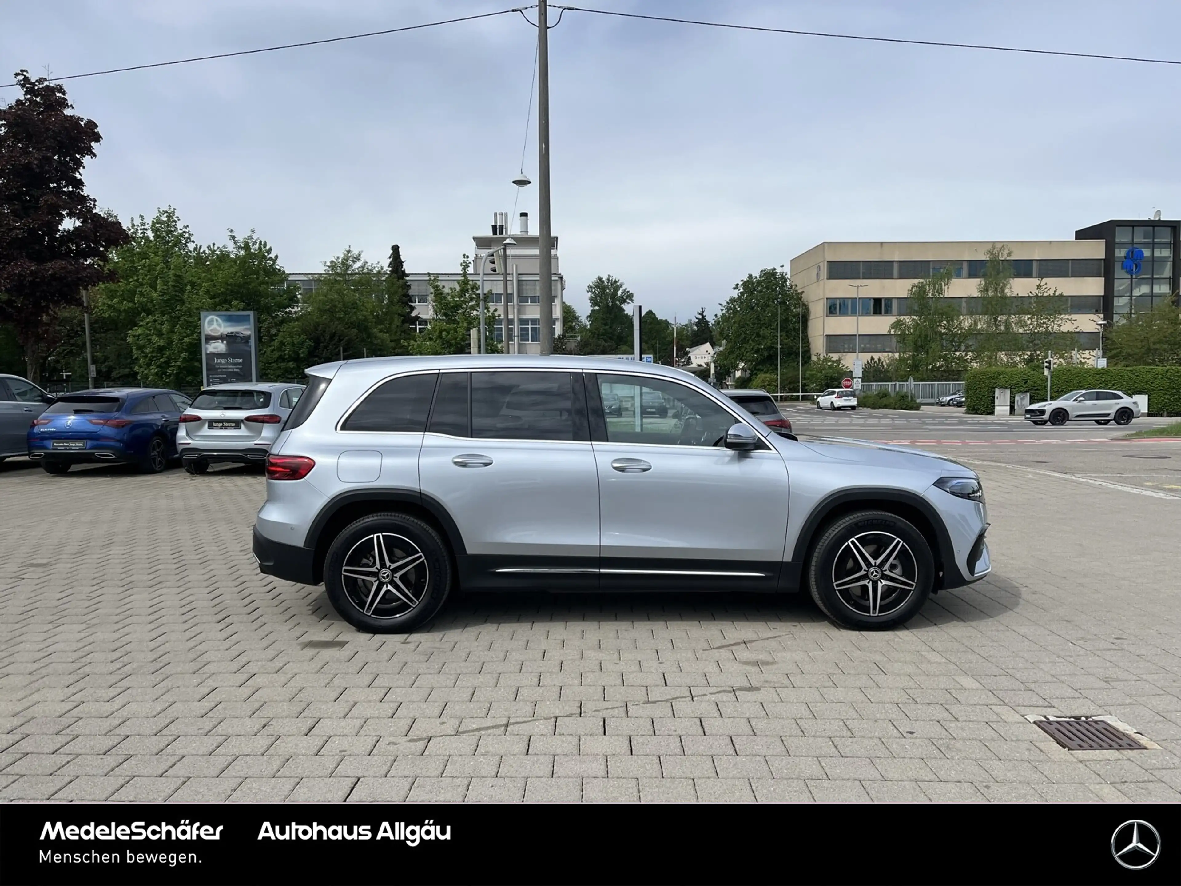 Mercedes-Benz EQB 300 EQB 300 4M AMG Vorr.-Distronic Burmester Keyless — photo 6