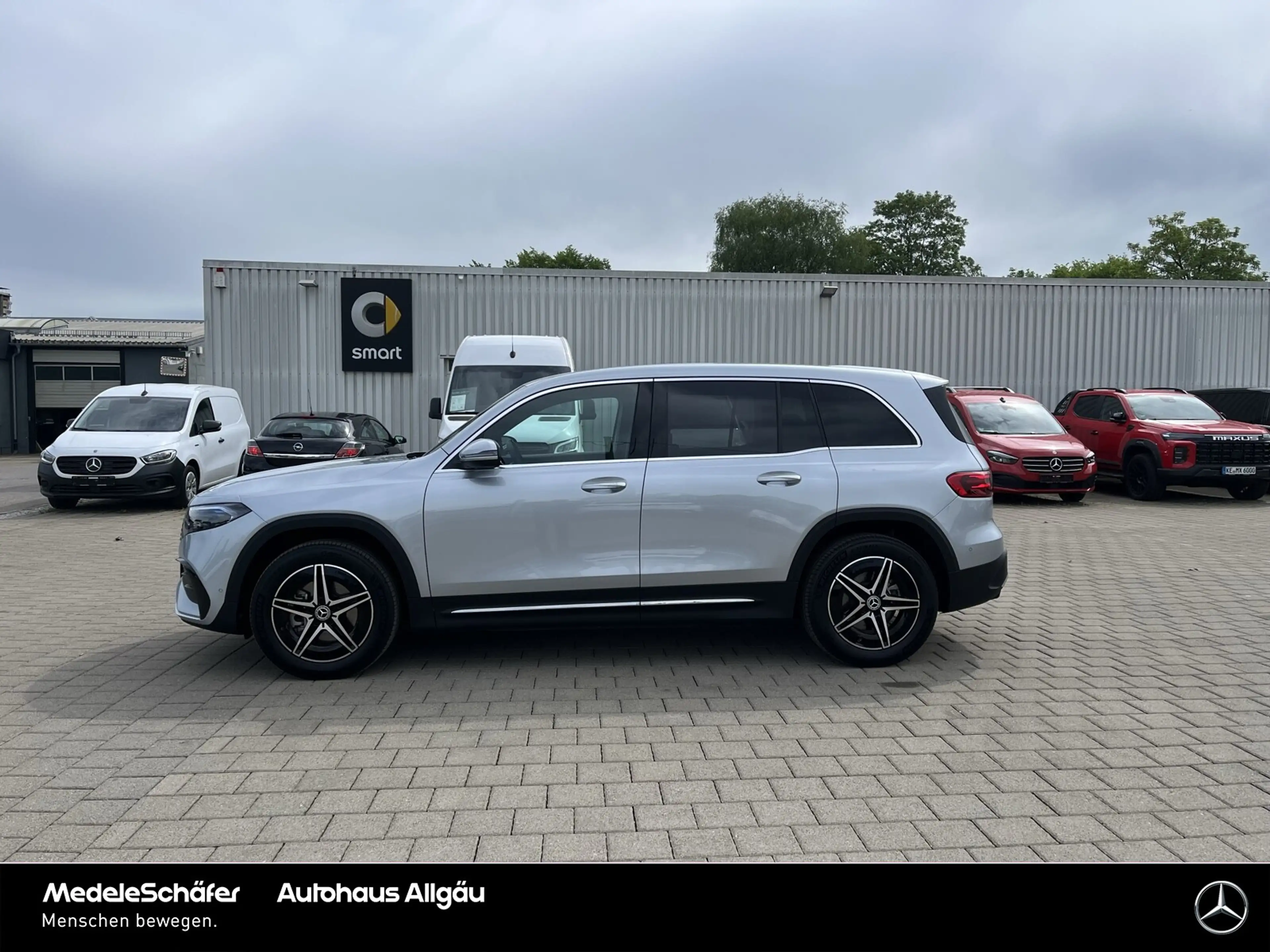 Mercedes-Benz EQB 300 EQB 300 4M AMG Vorr.-Distronic Burmester Keyless — photo 2