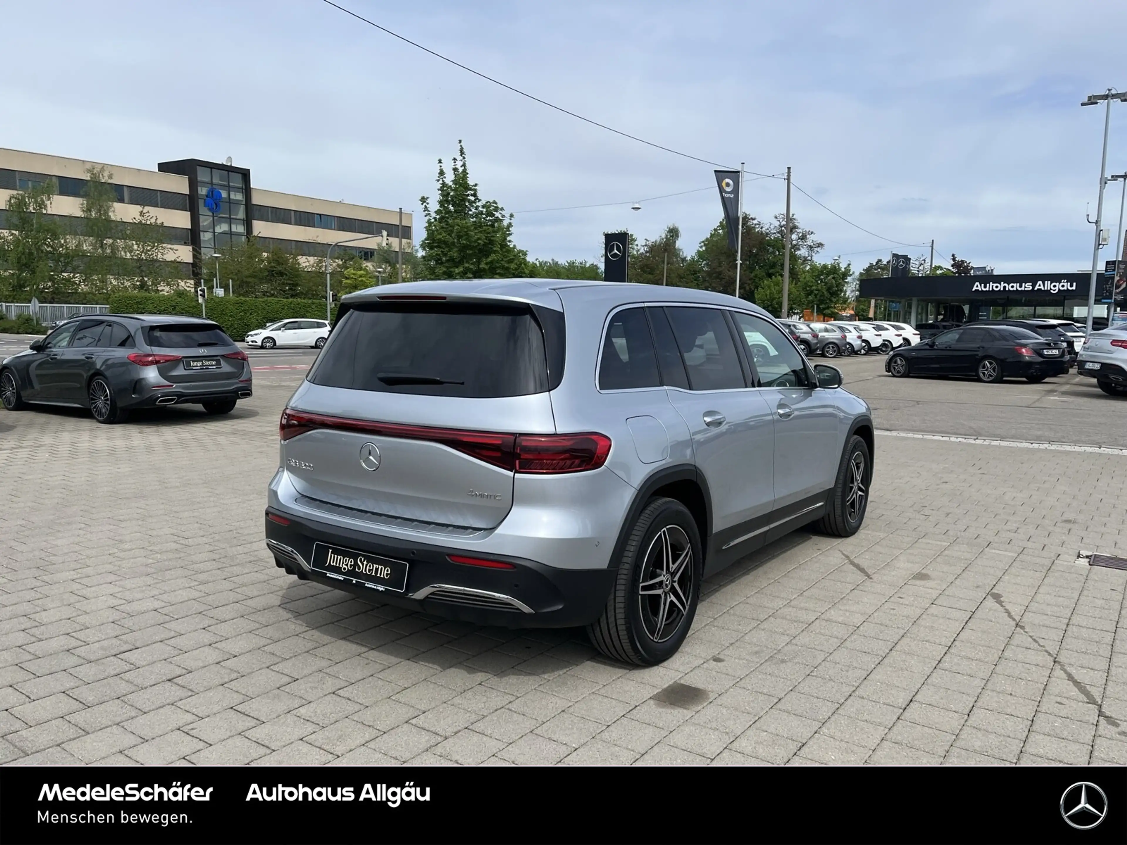 Mercedes-Benz EQB 300 EQB 300 4M AMG Vorr.-Distronic Burmester Keyless — photo 5
