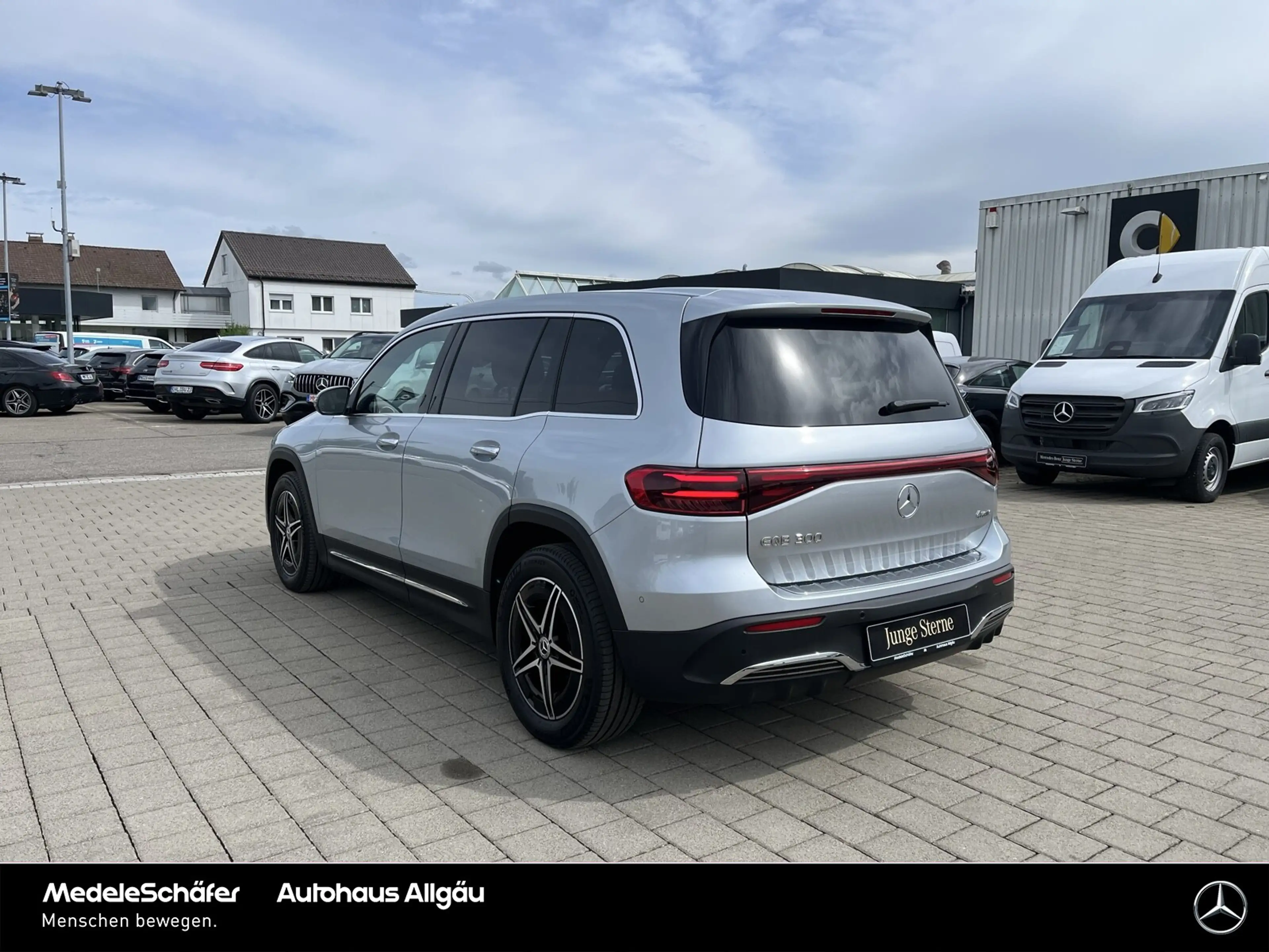 Mercedes-Benz EQB 300 EQB 300 4M AMG Vorr.-Distronic Burmester Keyless — photo 3
