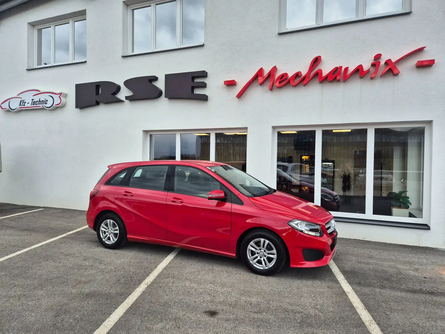 Mercedes-Benz B 180 B 180 CDI ,  Edition Sports Tourer Rot - 1