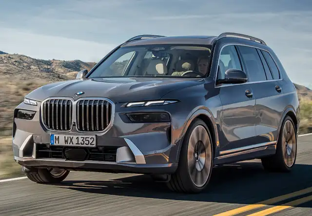BMW X7 view 6
