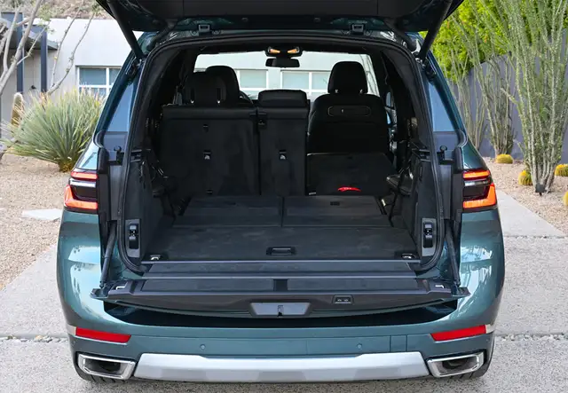 BMW X7 view 13