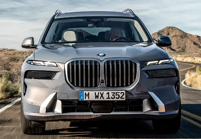 BMW X7 view 5