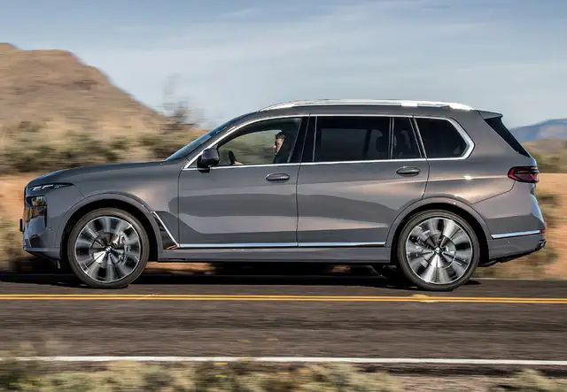 BMW X7 view 11