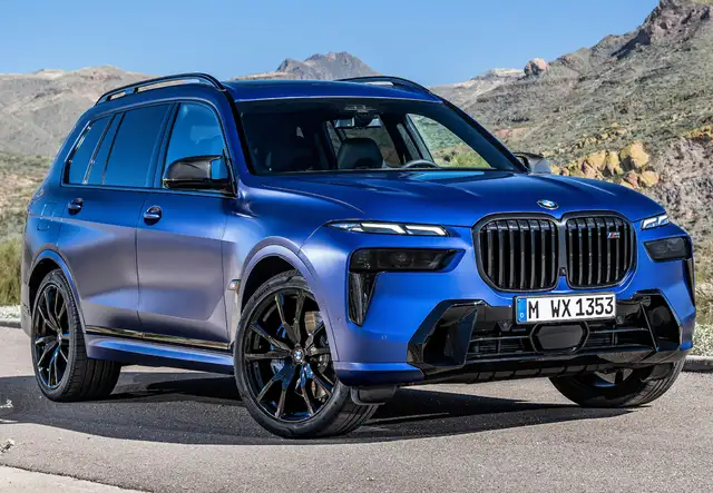 BMW X7 view 4
