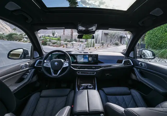 BMW X7 view 10