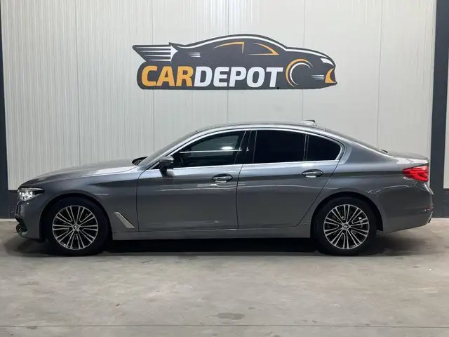 BMW 5 Series view 8