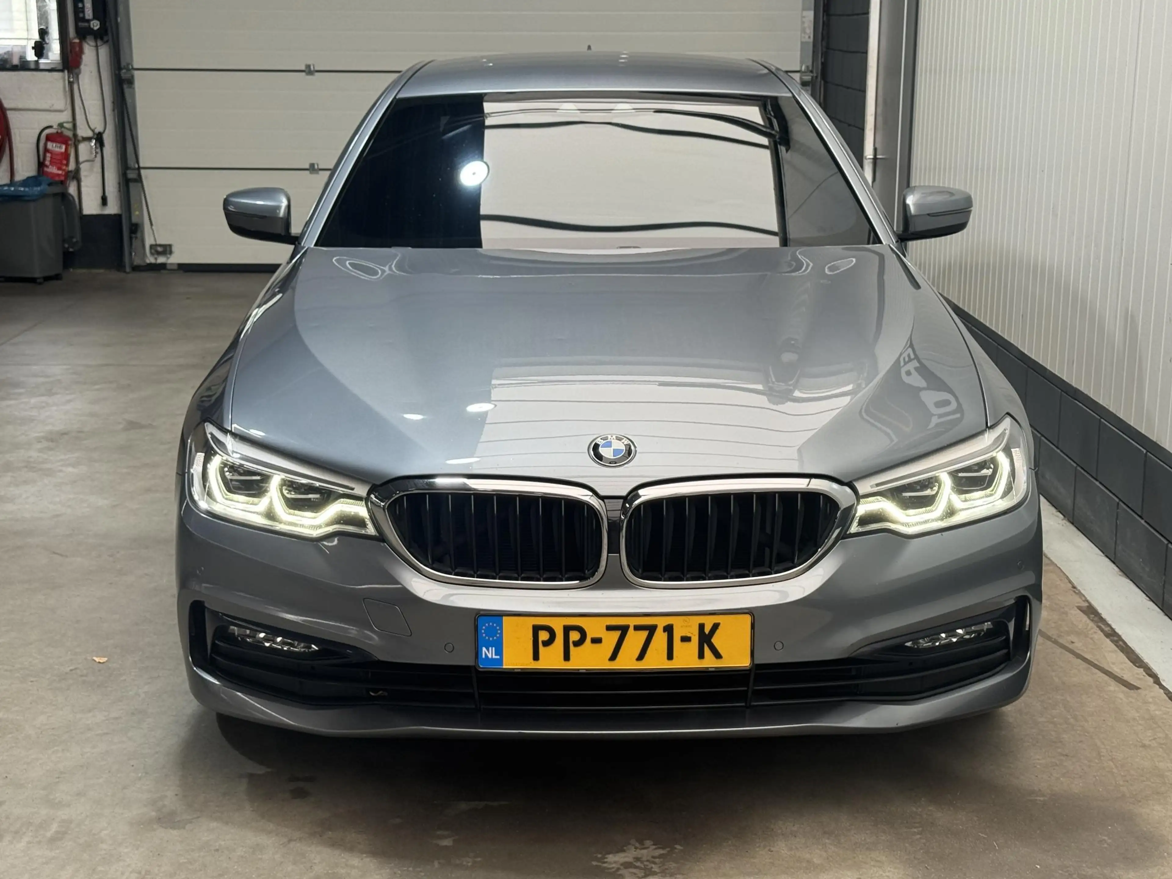 BMW 520 5-serie 520i High Executive — photo 2