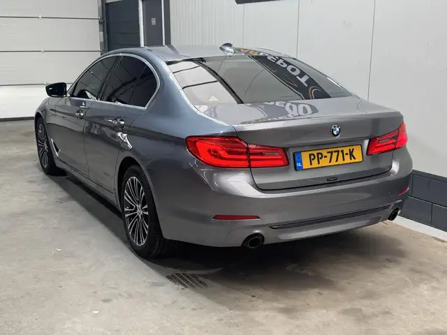 BMW 5 Series view 7