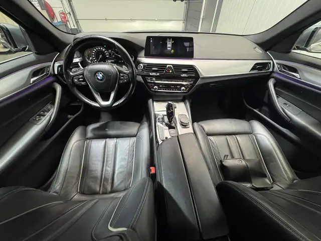 BMW 5 Series view 10