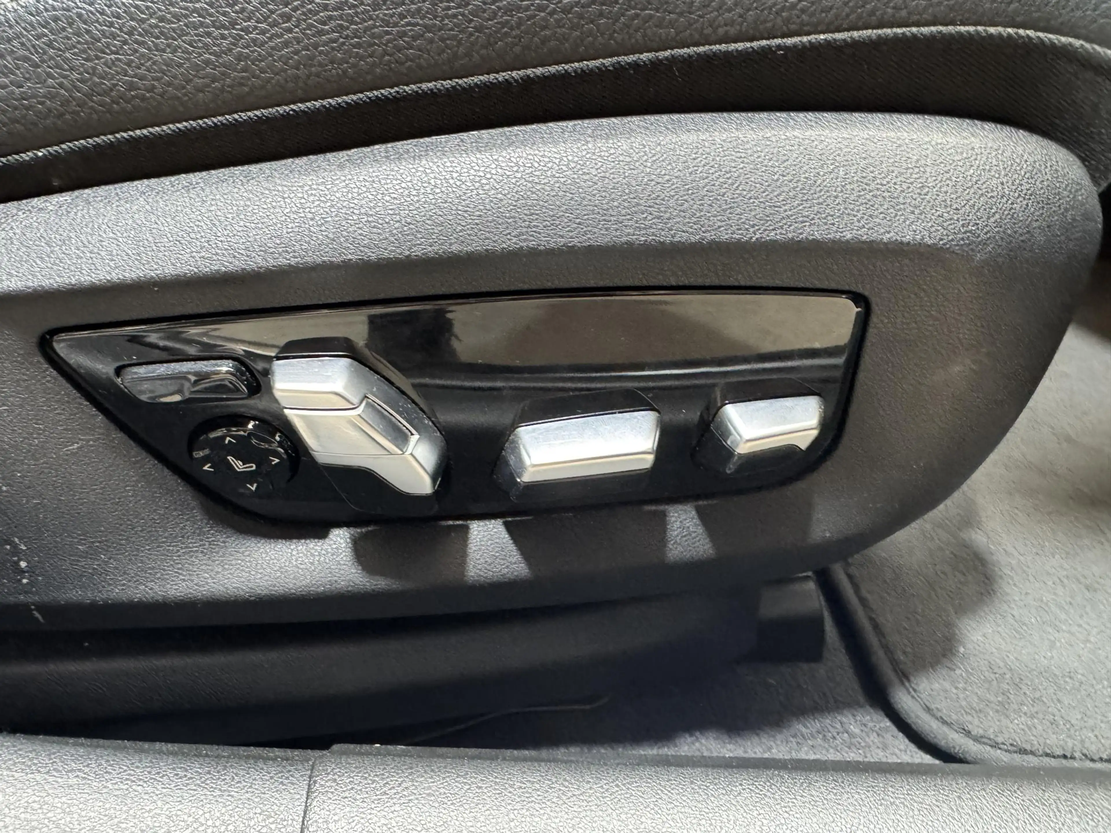 BMW 520 5-serie 520i High Executive — photo 28