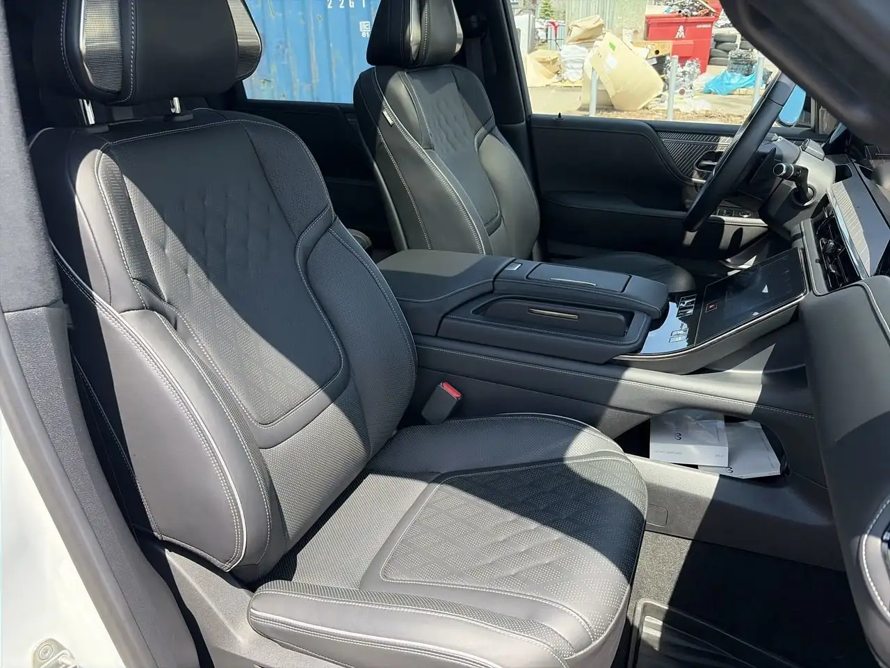Infiniti QX80 снимка Infiniti QX80