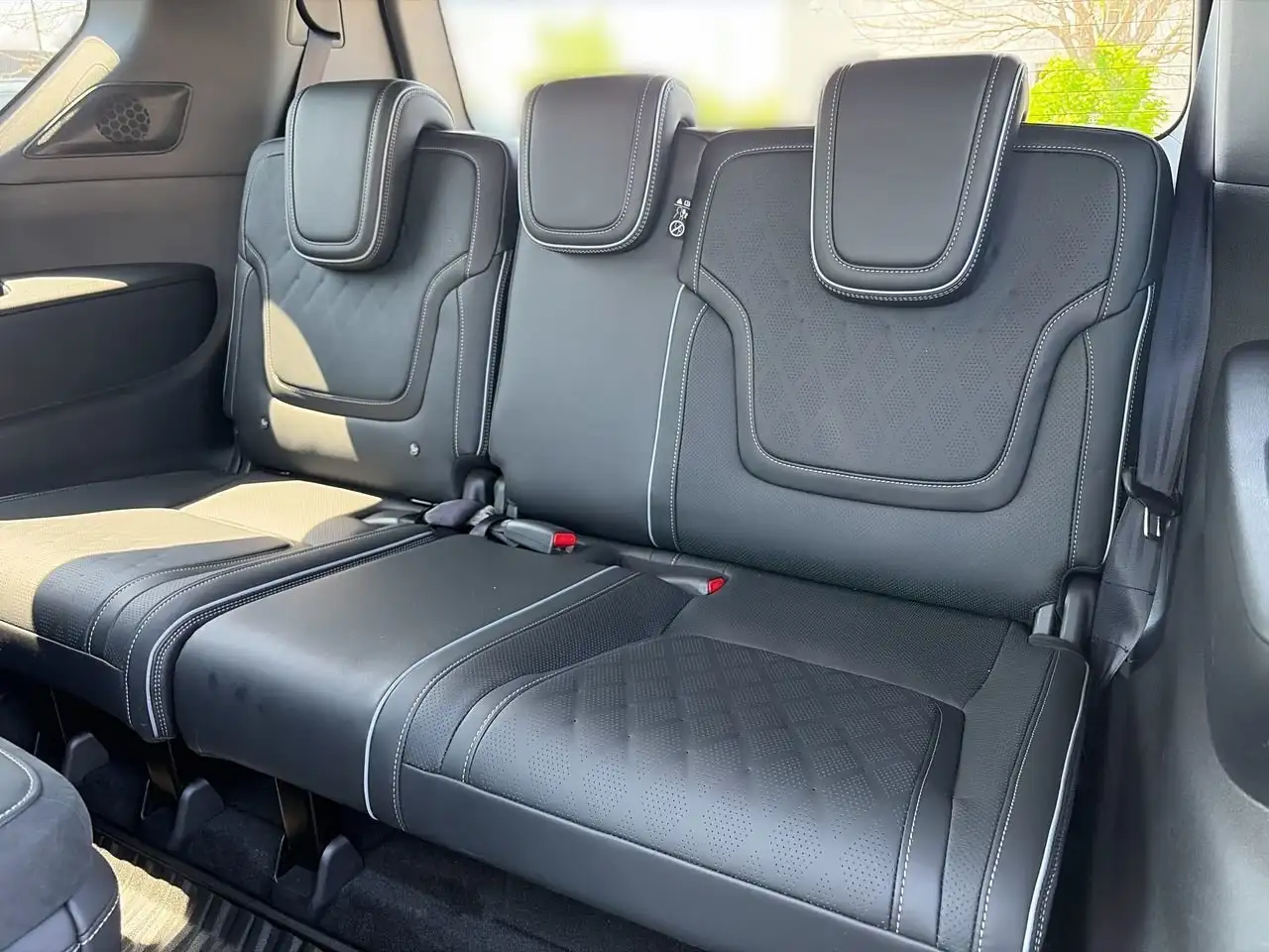 Infiniti QX80 снимка Infiniti QX80