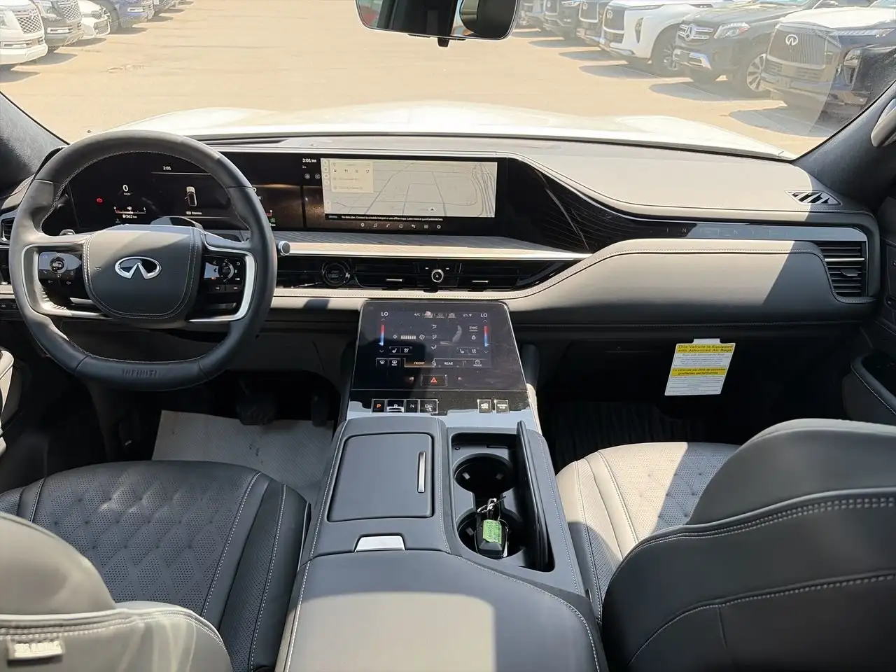 Infiniti QX80 снимка Infiniti QX80