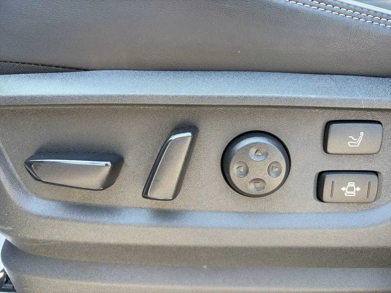 Infiniti QX80 снимка Infiniti QX80