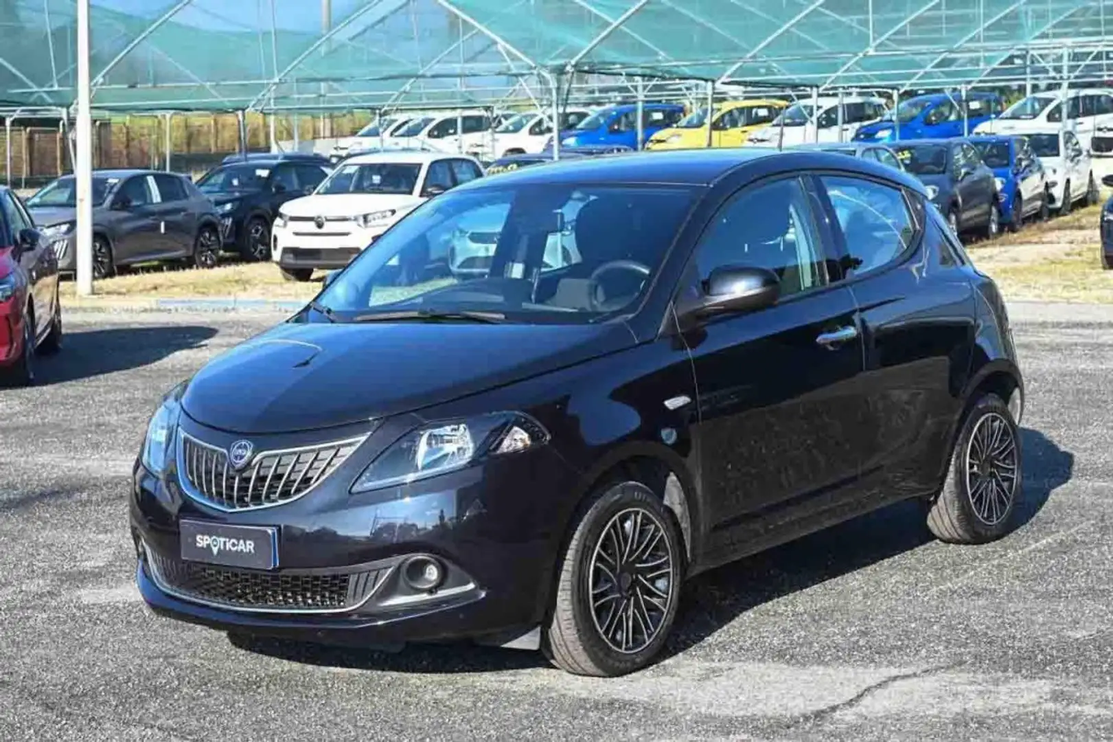 Lancia Ypsilon 1.0 FireFly 5 porte S&S Hybrid Gold Plus Negru - 1