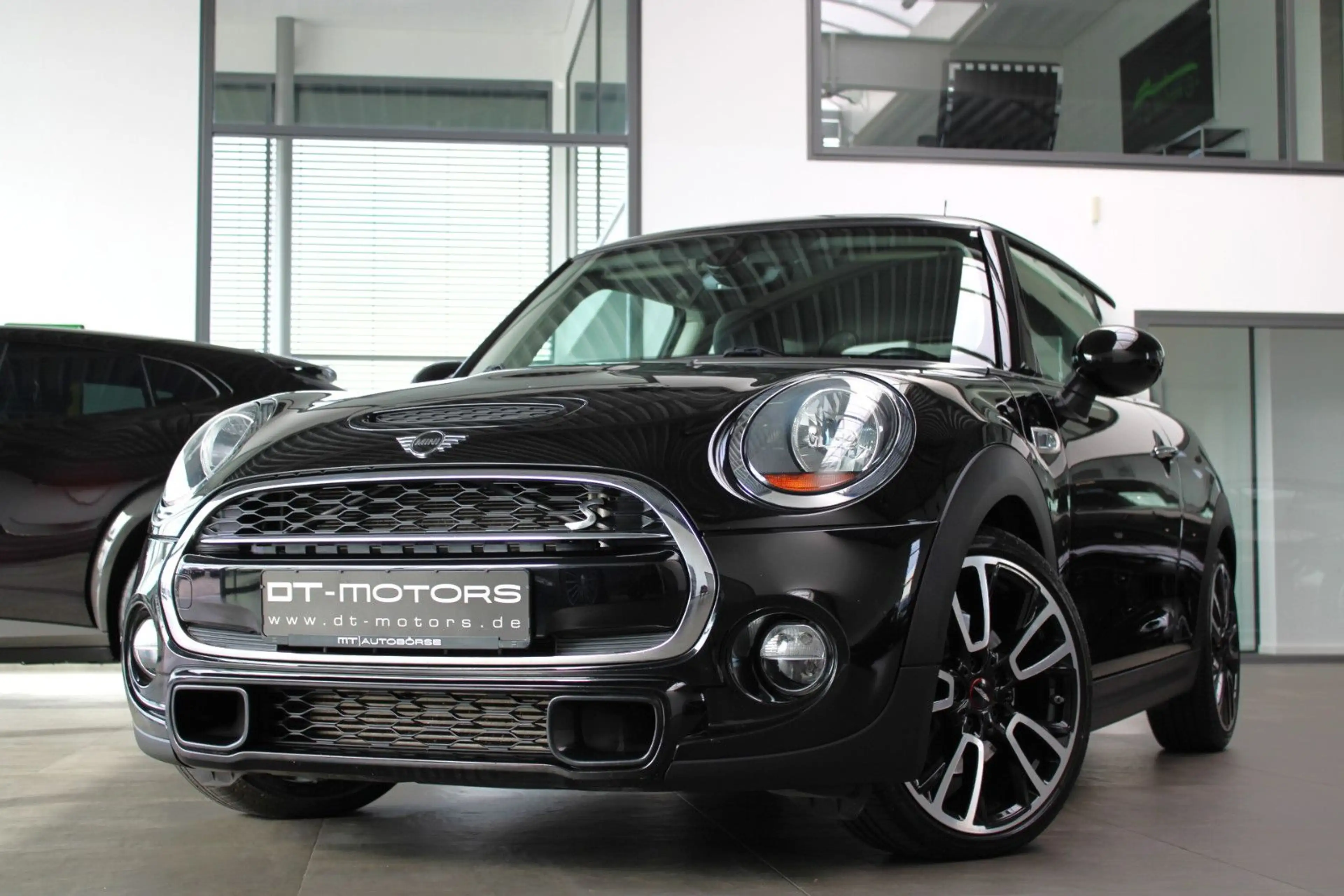MINI Cooper SD COOPER SD AUTOMATIK #JCW #BLACK #NAVI #CARBON!