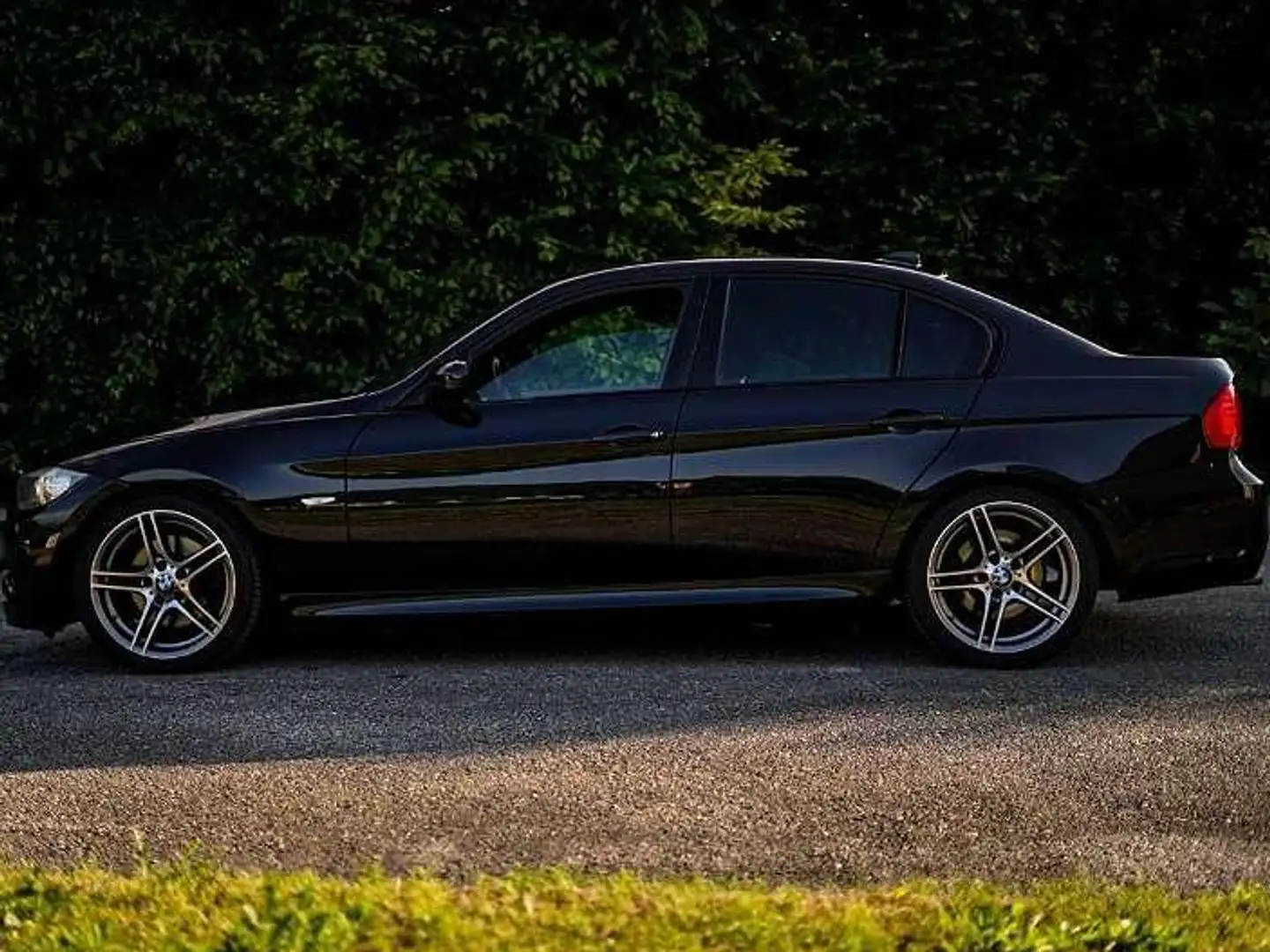 BMW 320 320d Schwarz - 1