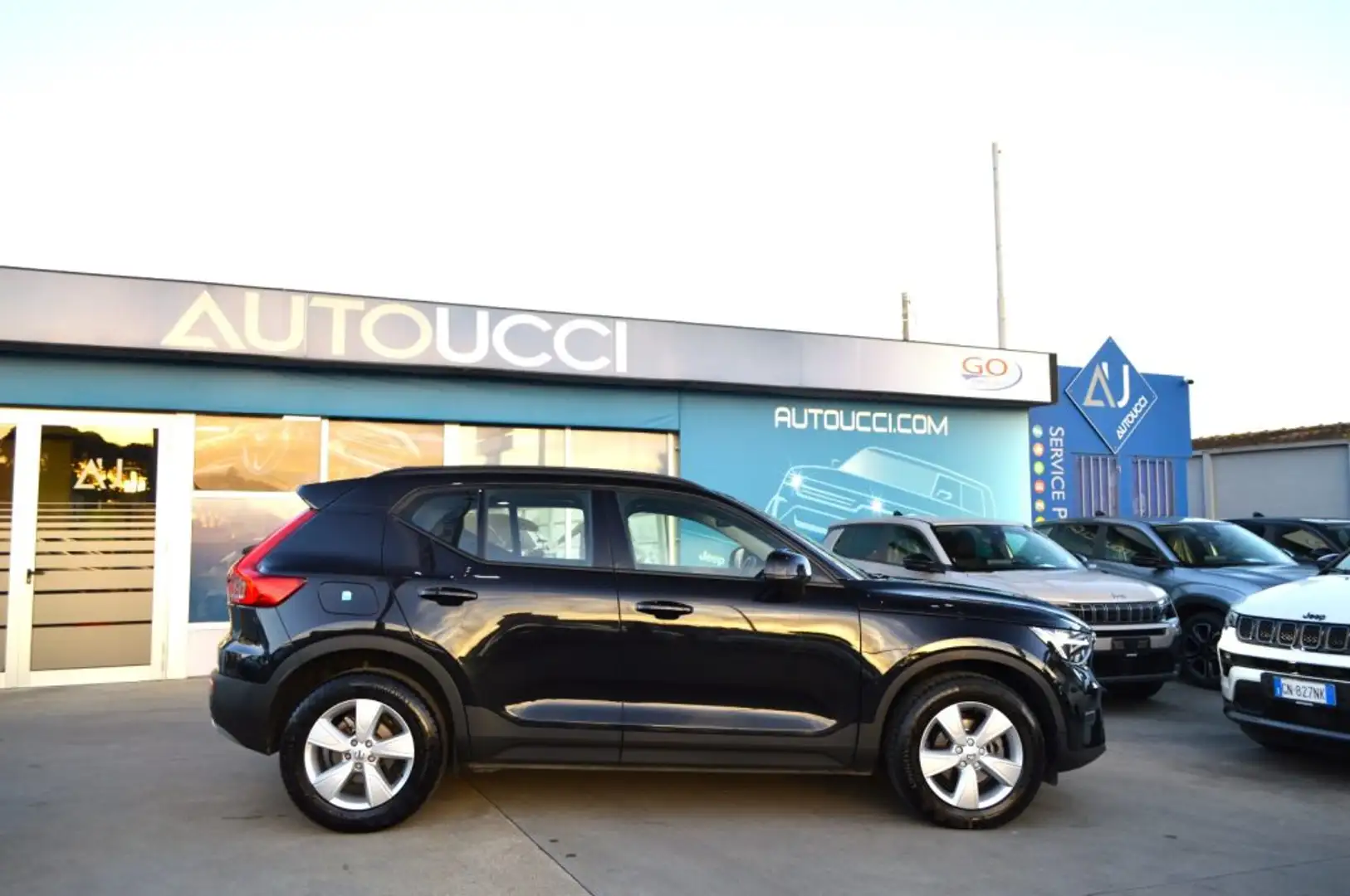Volvo XC40 T2 automatico Essential Carplay Schwarz - 2
