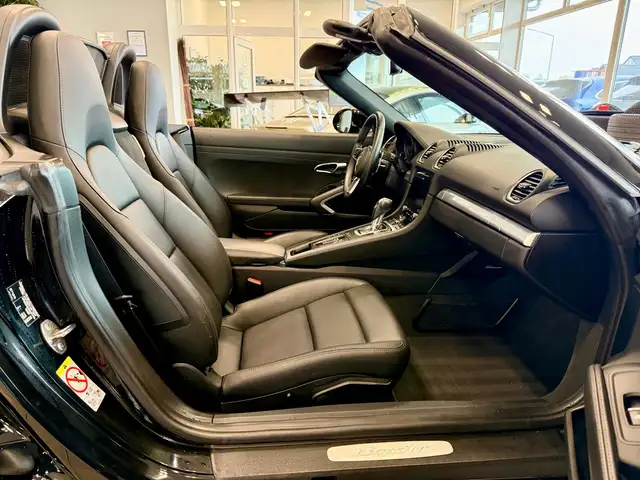 Porsche Boxster view 9