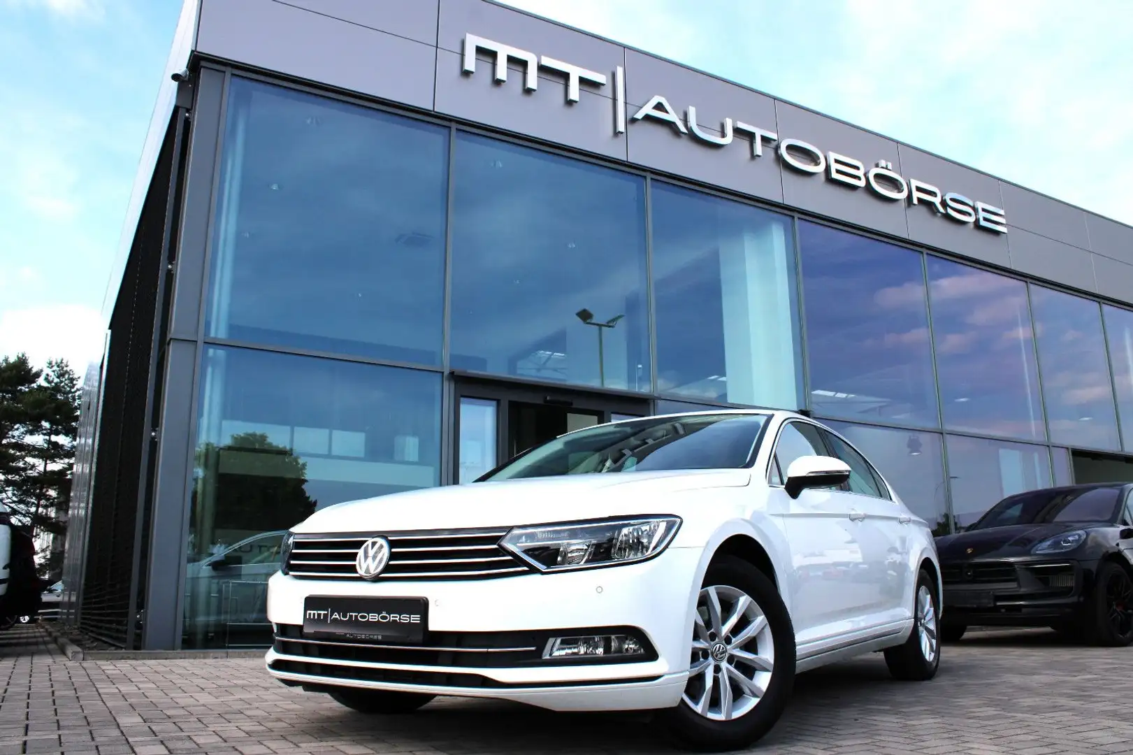 Volkswagen Passat Lim. 1.4 TSI Comfortline 1.Hand & Extra´s Wit - 1