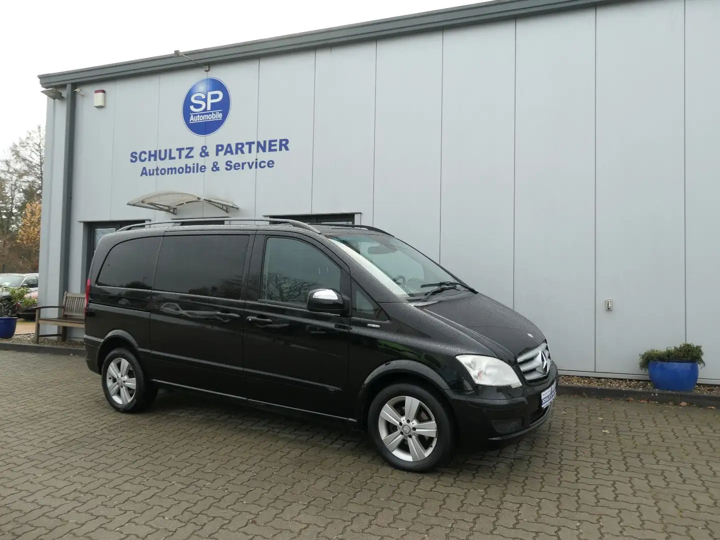 Mercedes-Benz Viano 2.2 CDI Edition // 2.Hd., Scheckh., AHK, Schwarz - 1
