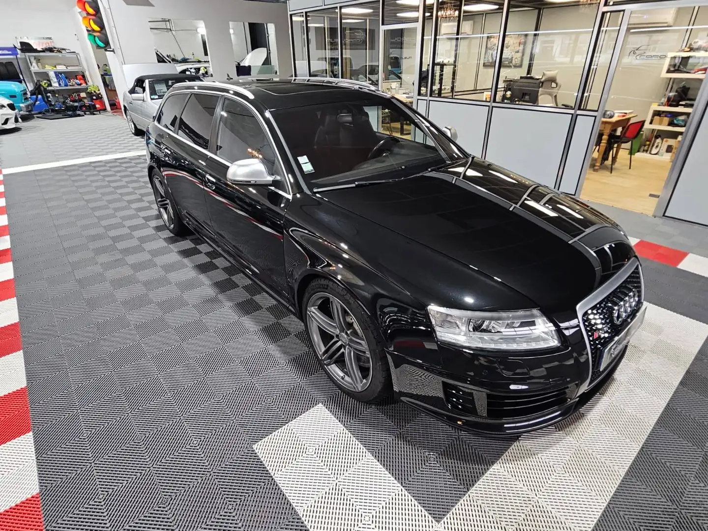 Audi RS6 V10 5,0 TFSI 580 Quattro Tiptronic Schwarz - 2