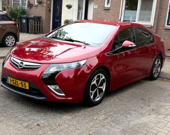 |Plug-in Hybrid |±60 km|Nieuwe Banden| Bose|Camera