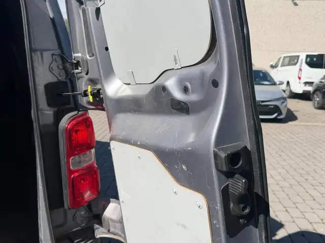 Peugeot Expert view 15