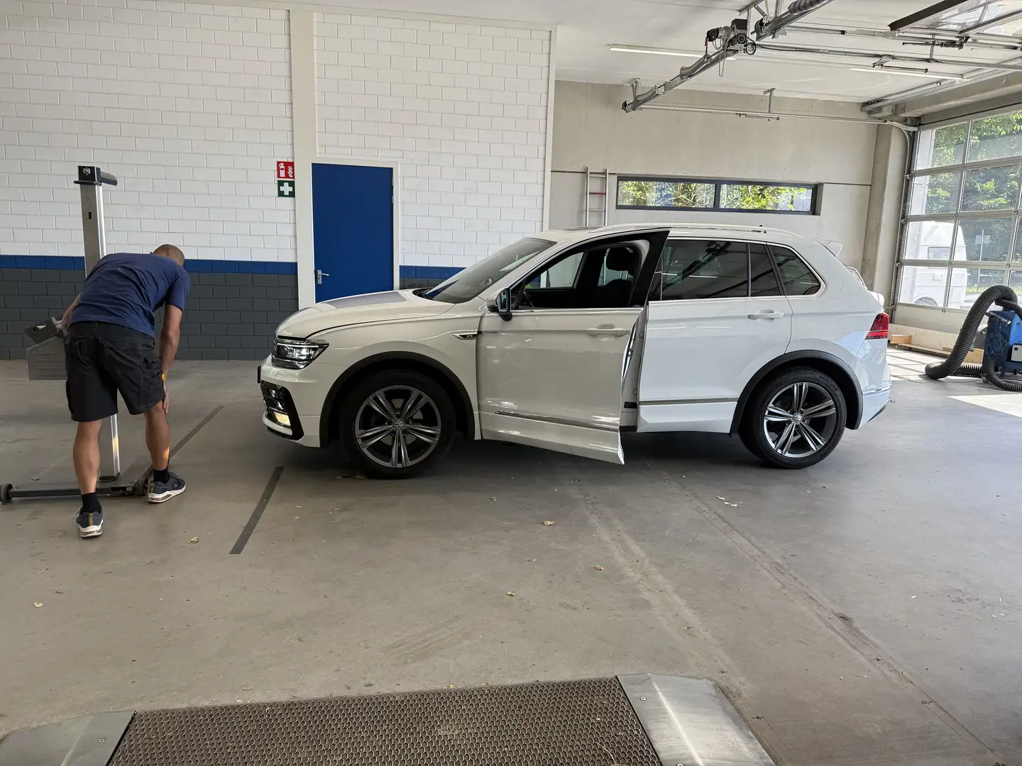 Volkswagen Tiguan 1.4 TSI CL Bns R Wit - 1