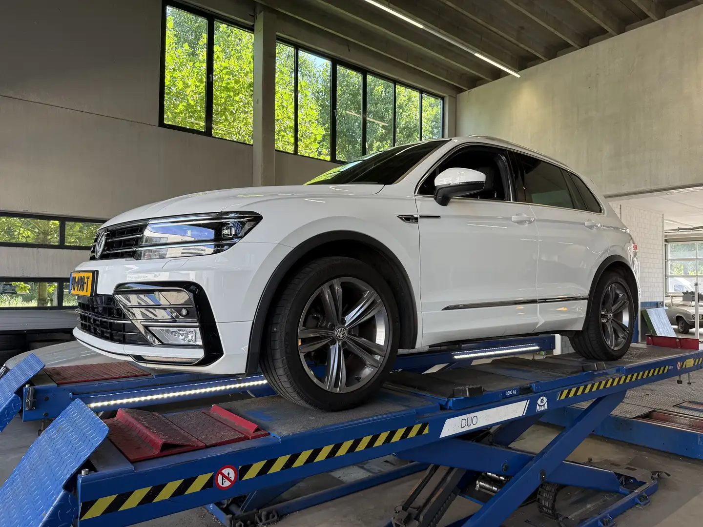 Volkswagen Tiguan 1.4 TSI CL Bns R Wit - 2