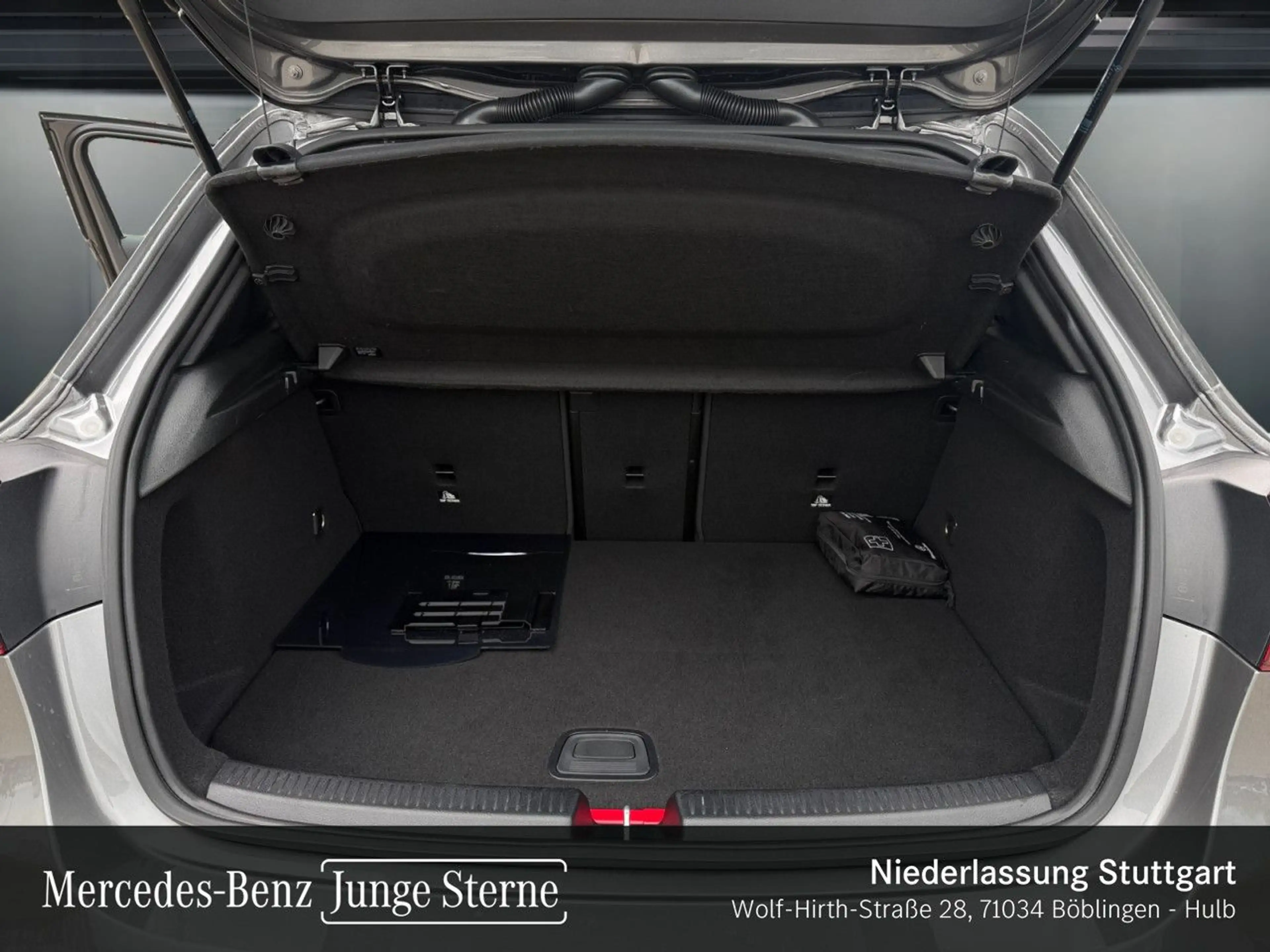Mercedes-Benz A 250 e AMG+NIGHT+PANO+360°+AHK+MULTIBEAM+HUD+8G — photo 8