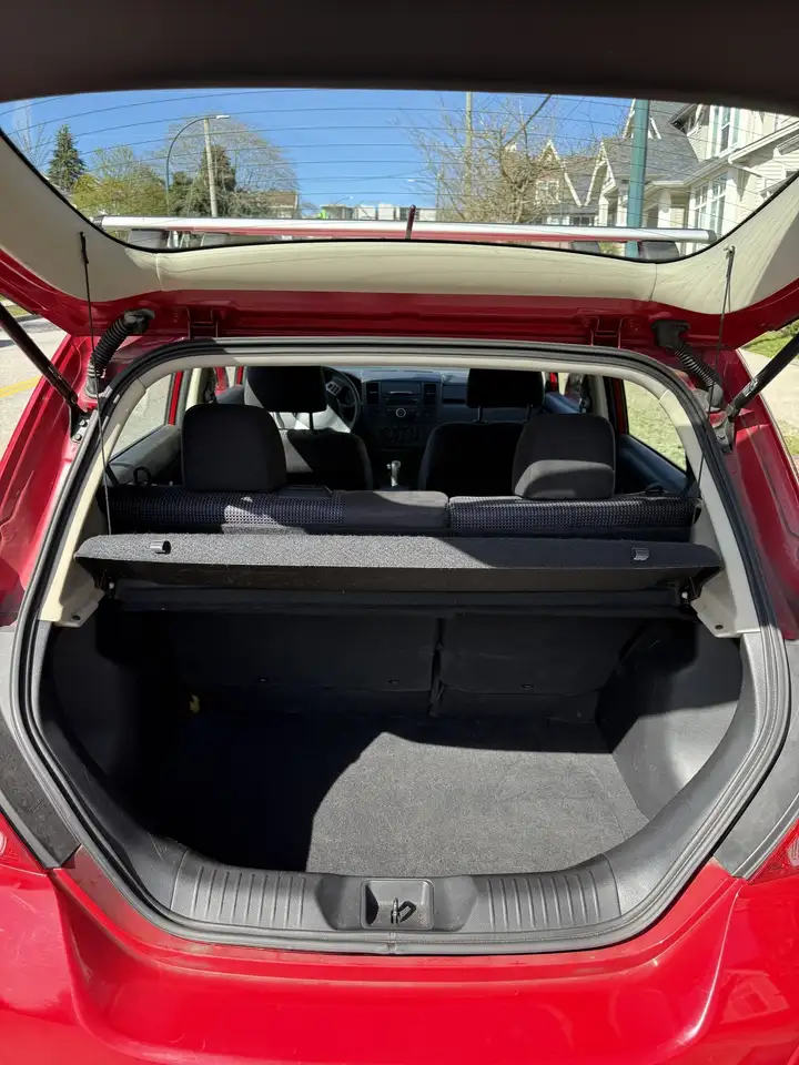 Nissan Versa снимка Nissan Versa