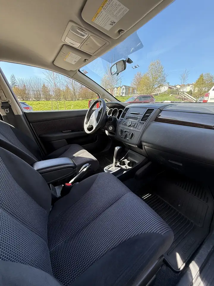 Nissan Versa снимка Nissan Versa