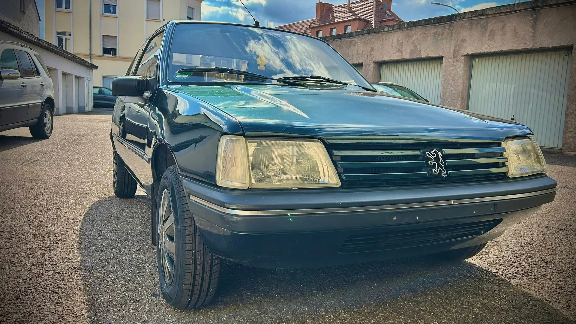 Peugeot 205 205 Automatik Grün - 2