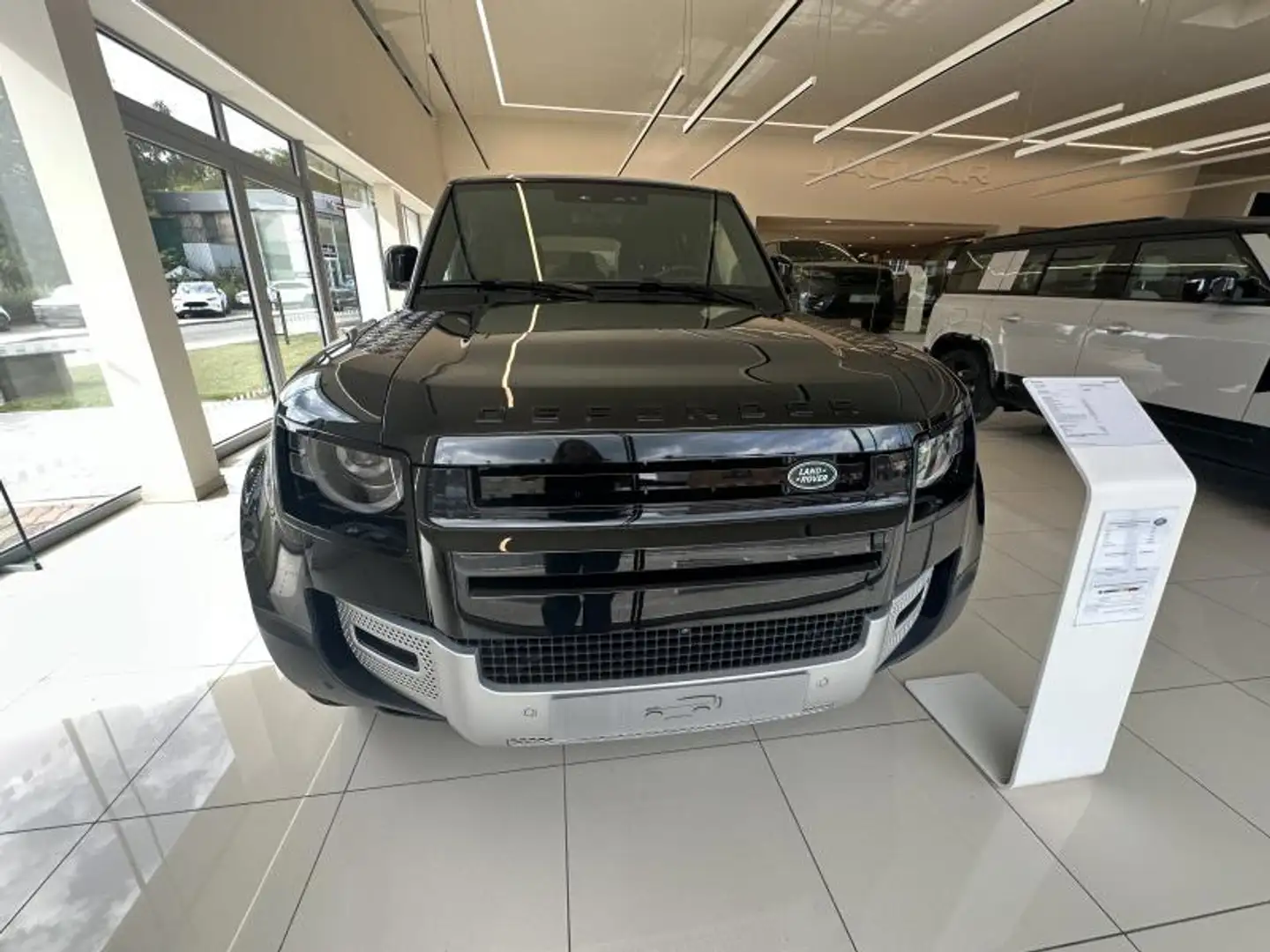 Land Rover Defender S Schwarz - 2