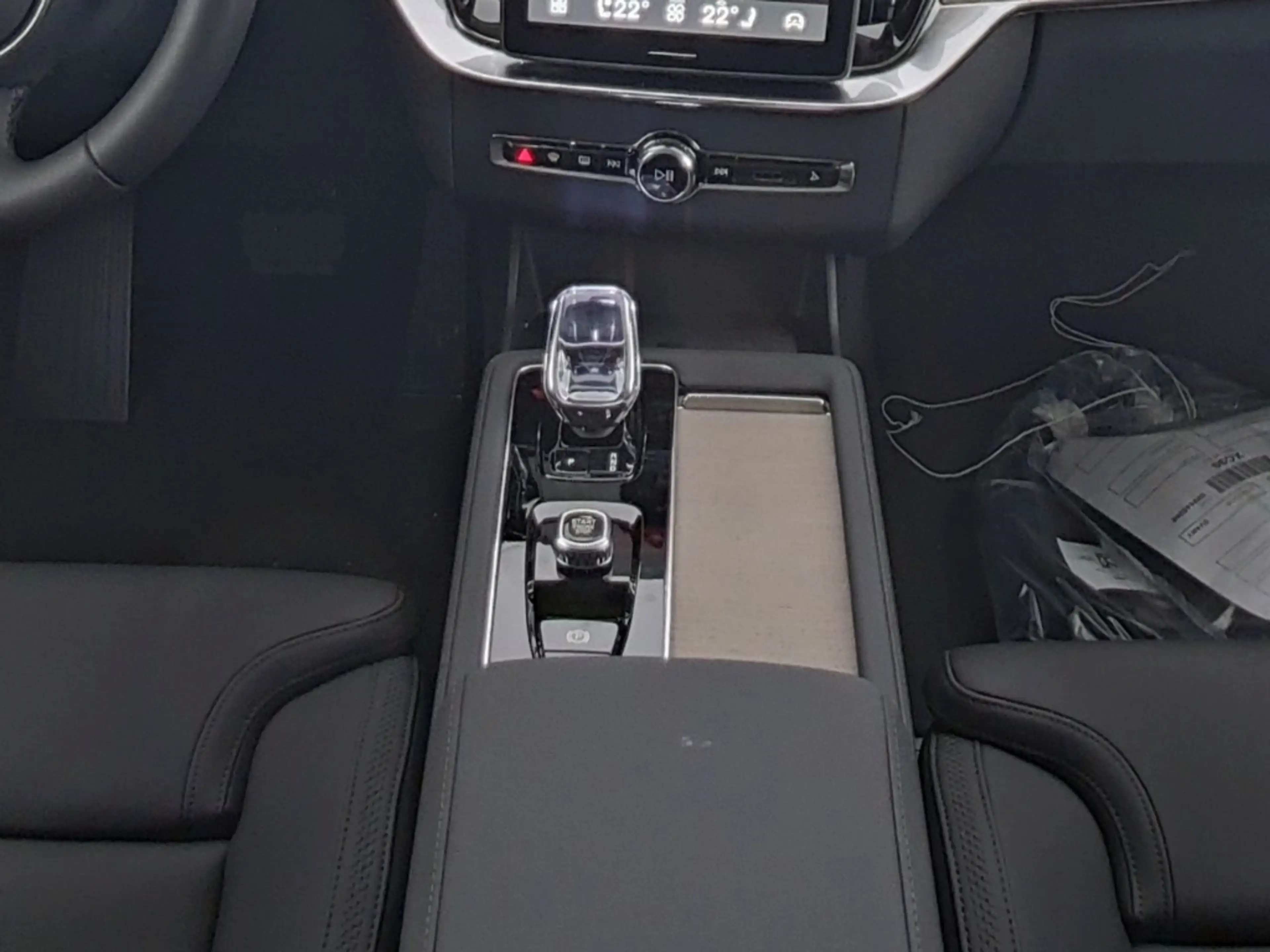 Volvo XC90 Plus Dark T8 Recharge Plug-In Hybrid AWD 7-Sitzer — photo 9