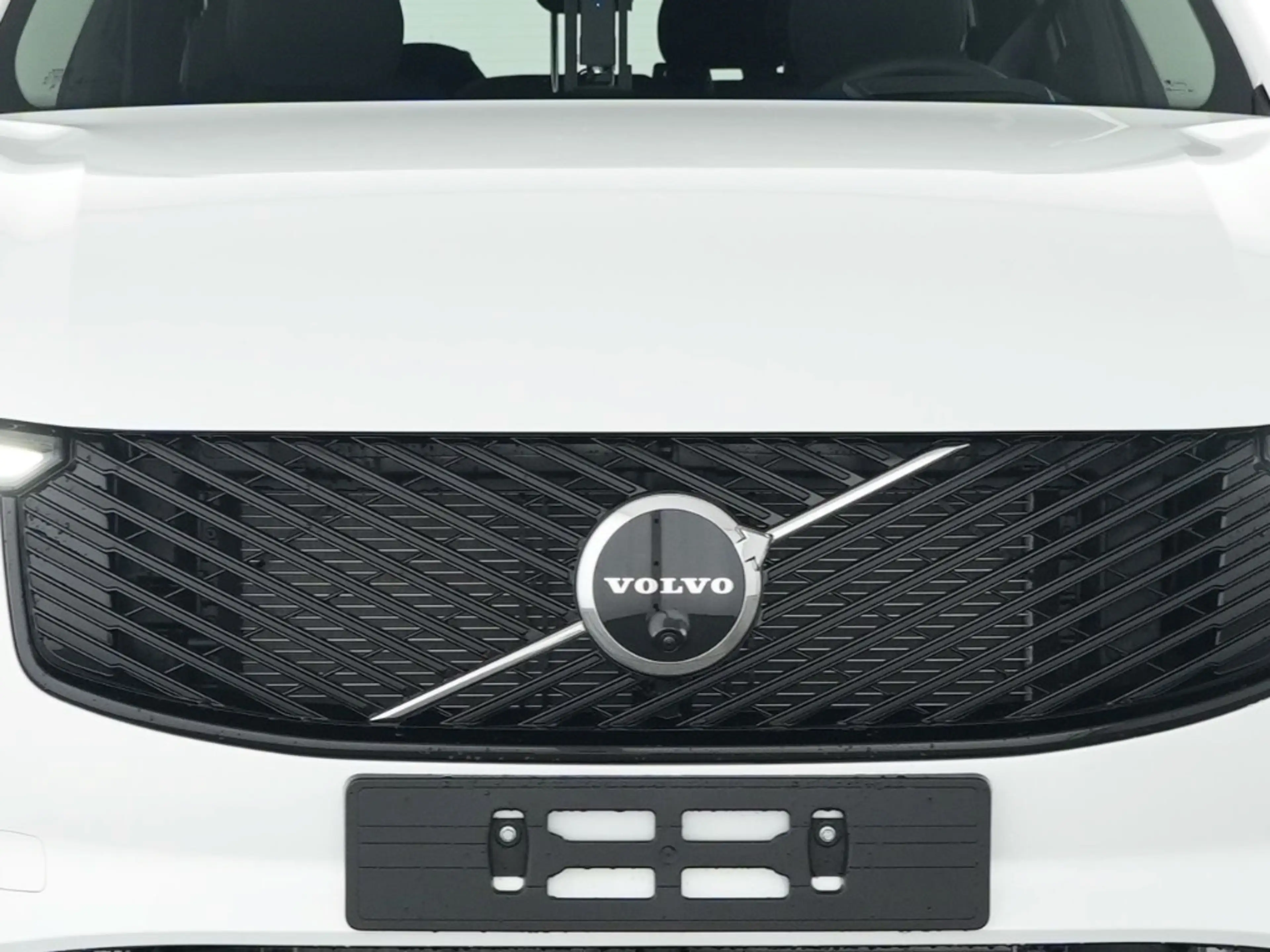 Volvo XC90 Plus Dark T8 Recharge Plug-In Hybrid AWD 7-Sitzer — photo 2