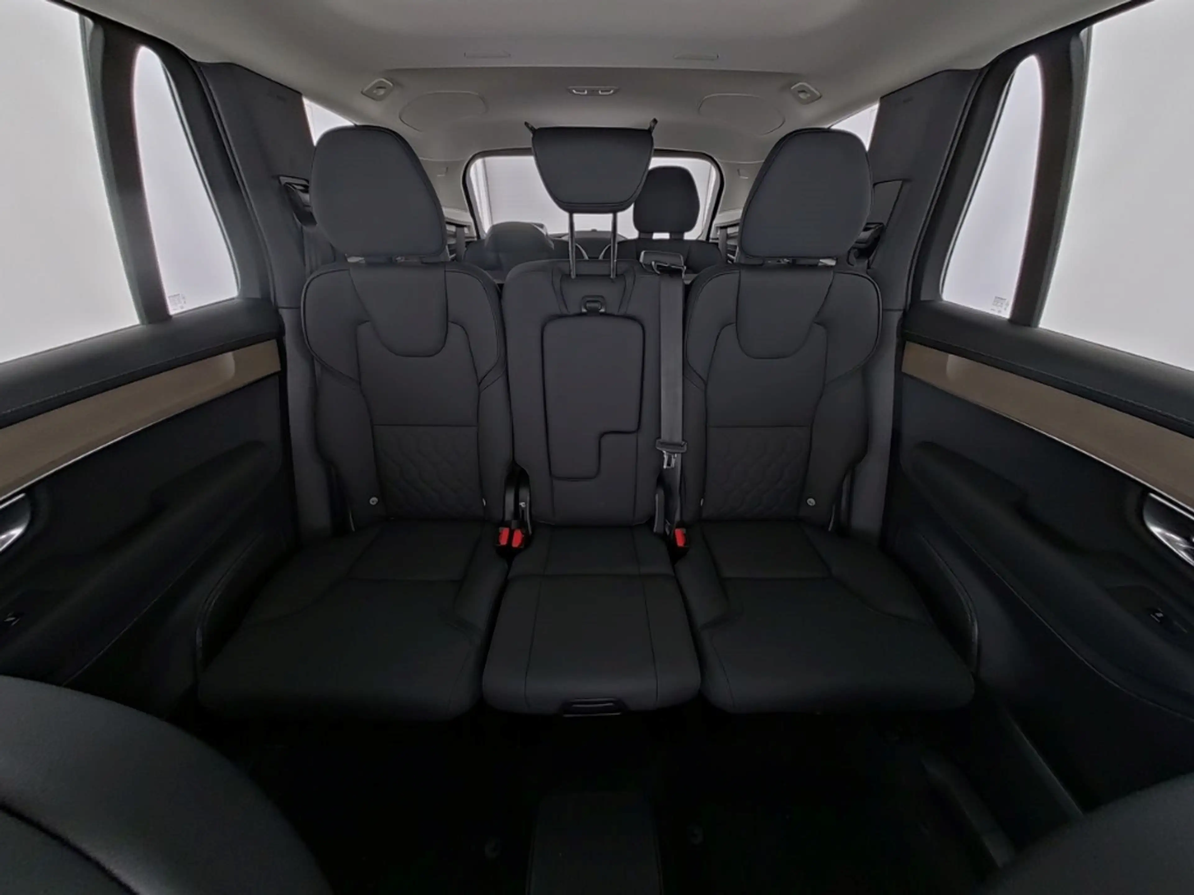 Volvo XC90 Plus Dark T8 Recharge Plug-In Hybrid AWD 7-Sitzer — photo 10