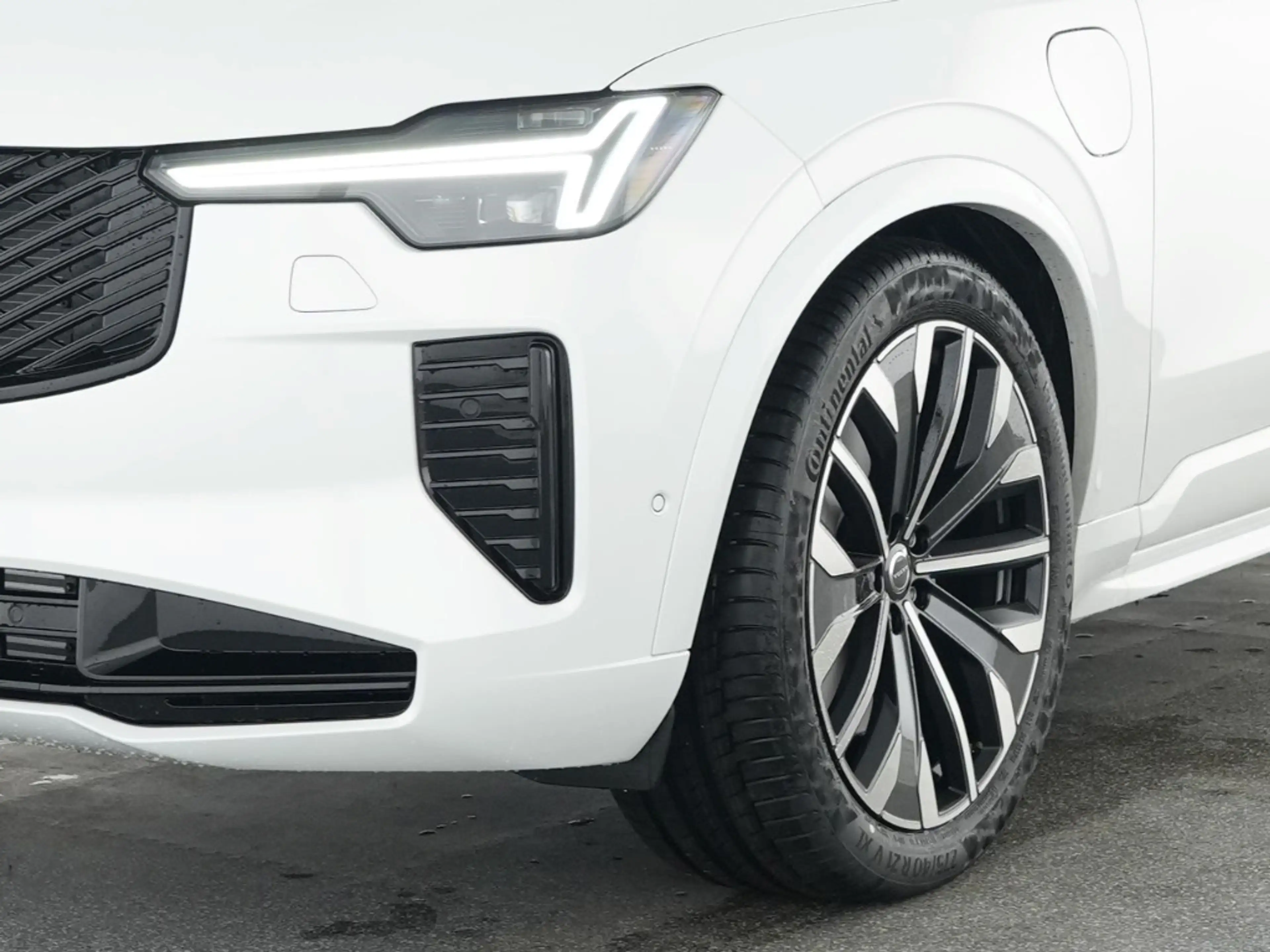 Volvo XC90 Plus Dark T8 Recharge Plug-In Hybrid AWD 7-Sitzer — photo 5
