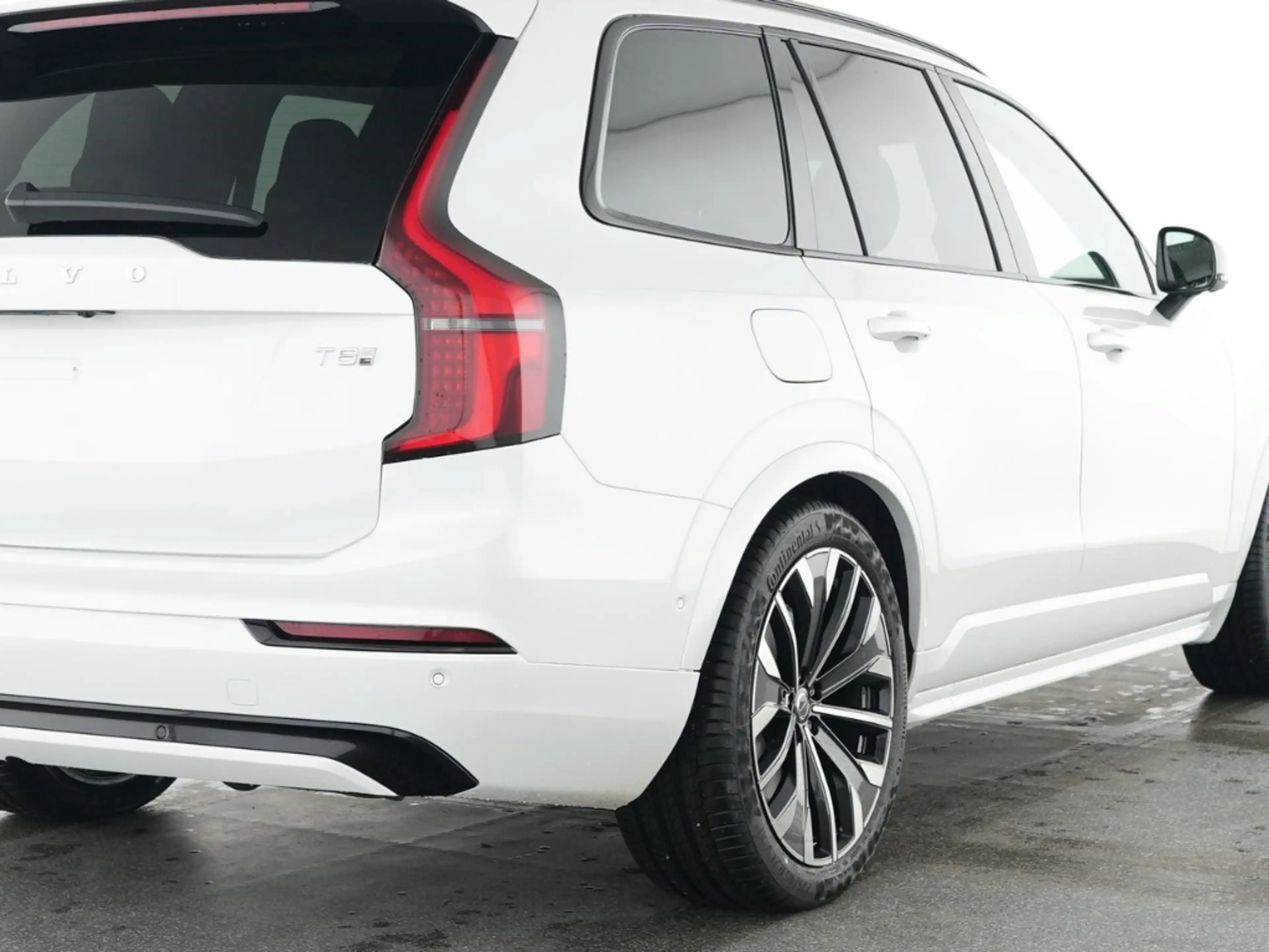 Volvo XC90 Plus Dark T8 Recharge Plug-In Hybrid AWD 7-Sitzer — photo 3