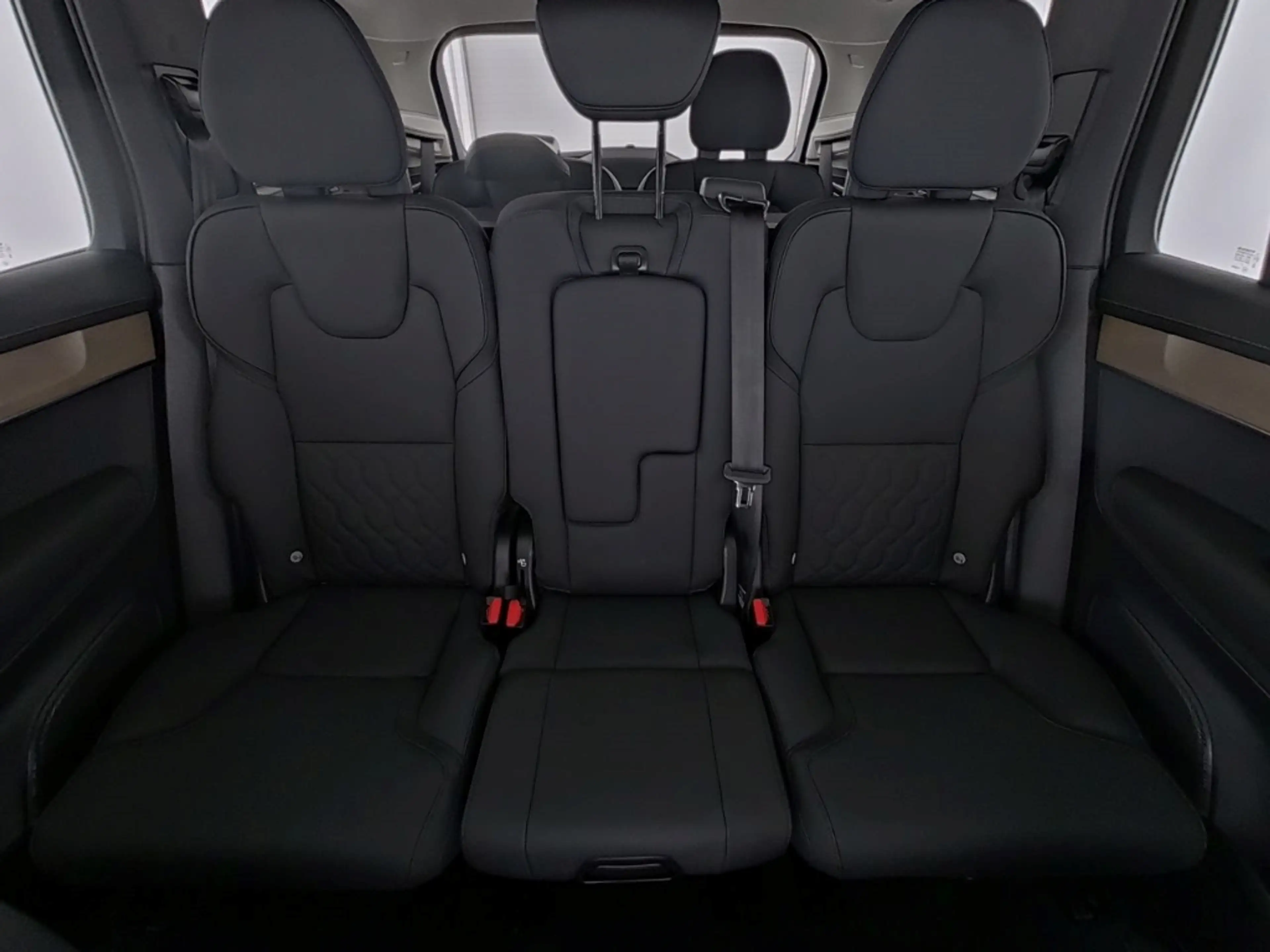 Volvo XC90 Plus Dark T8 Recharge Plug-In Hybrid AWD 7-Sitzer — photo 13