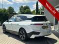 BMW iX xDrive50 112 kWh 524PK M-SPORT+PANO+H&K+LASER+TREK Weiß - thumbnail 4