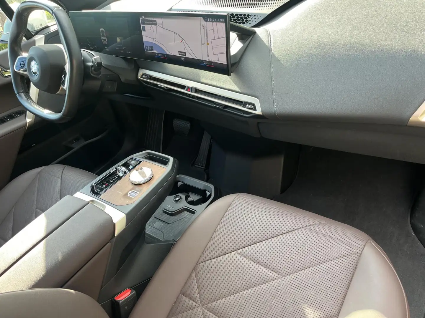 BMW iX xDrive50 112 kWh 524PK M-SPORT+PANO+H&K+LASER+TREK Wit - 2